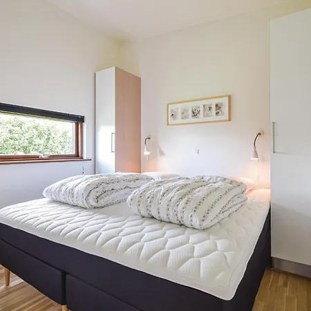 Ferienhaus Strandhaus Mit 4 Schlafzimmern In Børkop *